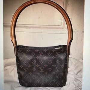 Louis Vuitton Looping MM Handbag.  Never Worn